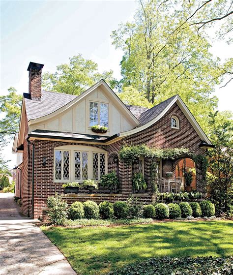 tudor style homes design